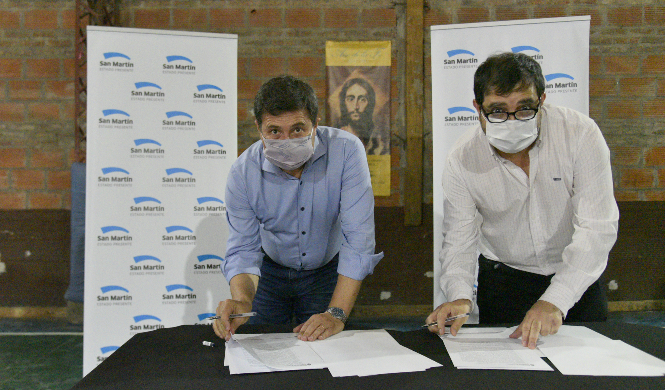 Moreira y Arroyo firmaron convenio para entregar maquinarias destinadas a proyectos productivos locales