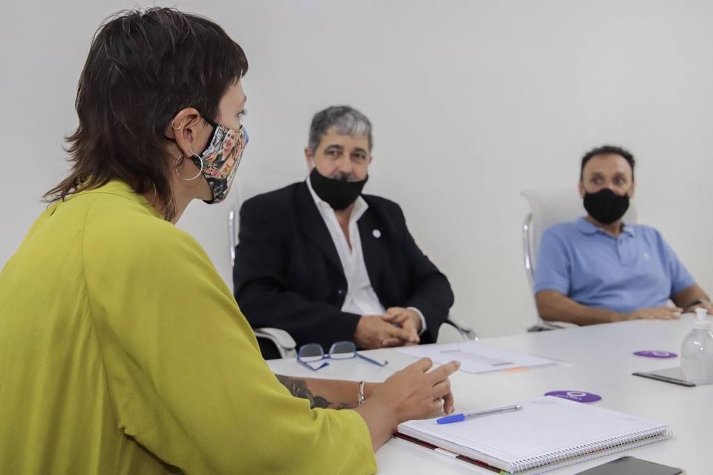 Mayra Mendoza recibió al ERAS y la APLA para avanzar beneficios en la factura de agua de vecinos