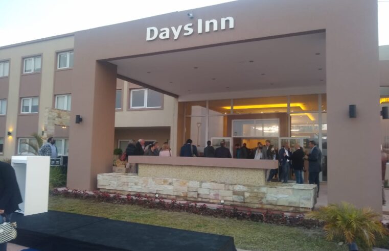 Fabián Agüero participó de la  inauguración del Days inn en Zárate