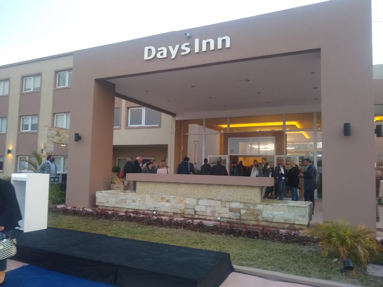 Fabián Agüero participó de la  inauguración del Days inn en Zárate