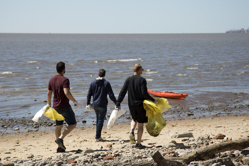 Un centenar de vecinos se volvieron a juntar para limpiar la costa de San Isidro