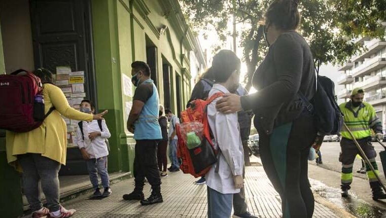 La Provincia habilita dejar de usar tapaboca al aire libre en las escuelas