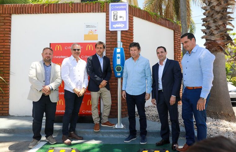 En el McDonald’s de San Isidro presentaron  la primera estación de carga para automóviles eléctricos