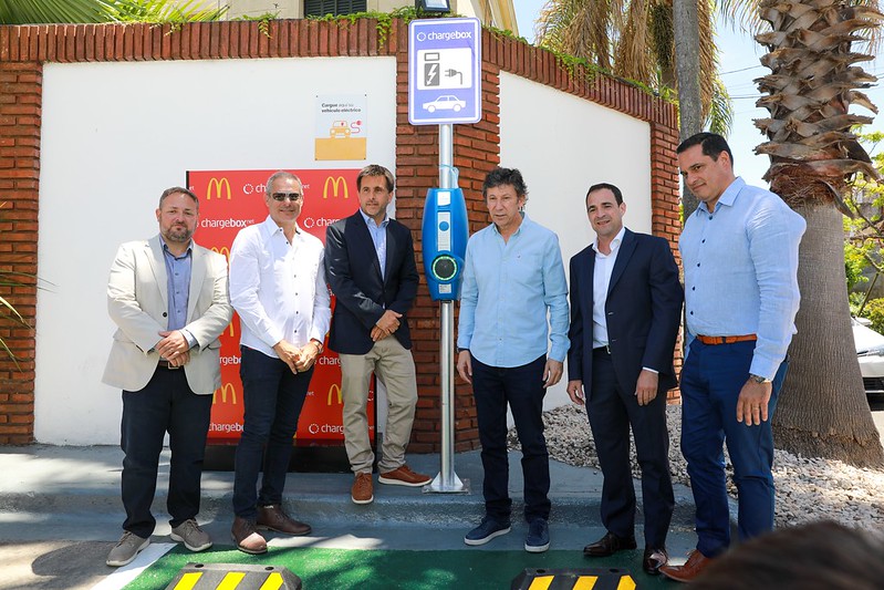 En el McDonald’s de San Isidro presentaron  la primera estación de carga para automóviles eléctricos