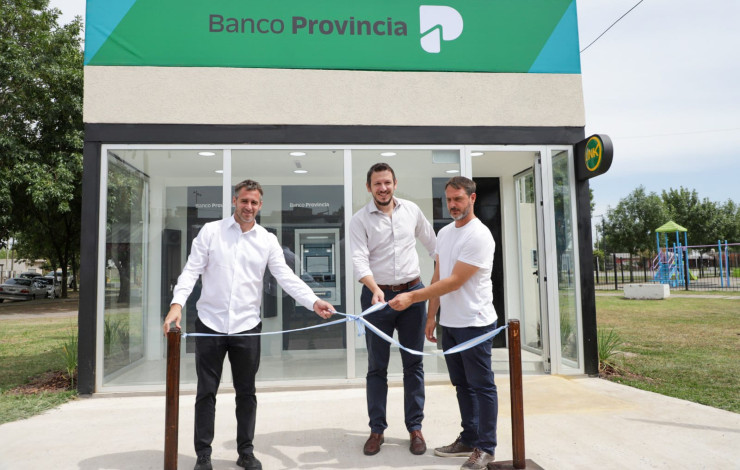 Achával y Cuattromo inauguraron un nuevo cajero en Peruzotti