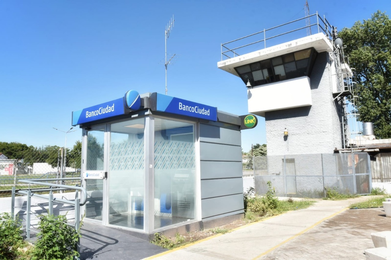 Valenzuela inauguró el primer cajero automático de Martín Coronado junto a Jorge Macri