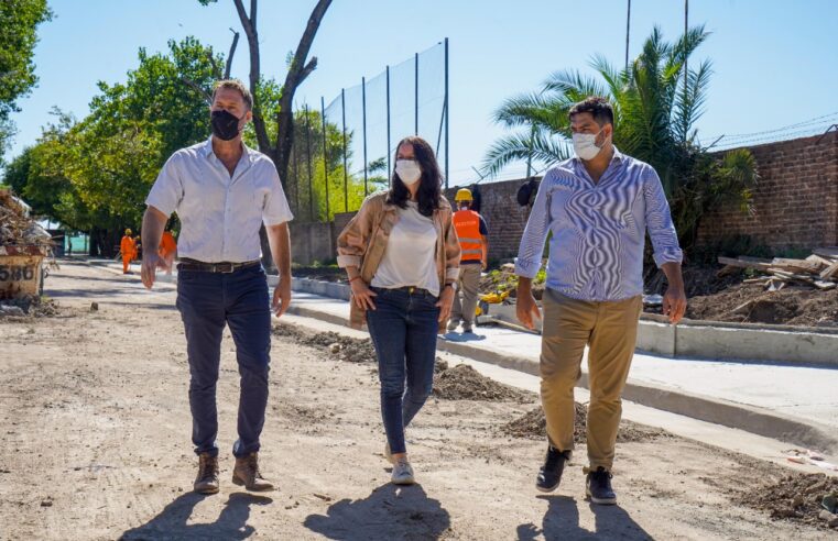 Soledad Martínez recorrió las obras de renovación en el Paseo de la Costa