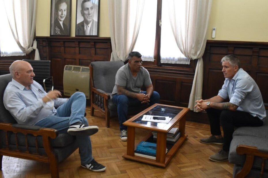 Diz anunció aumento salarial para trabajadores y trabajadoras municipales de Navarro