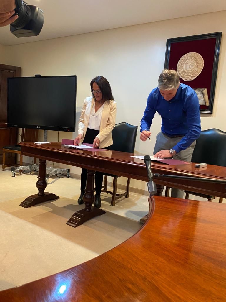 Navarro firmó un Convenio Marco de cooperación con la Universidad de Belgrano