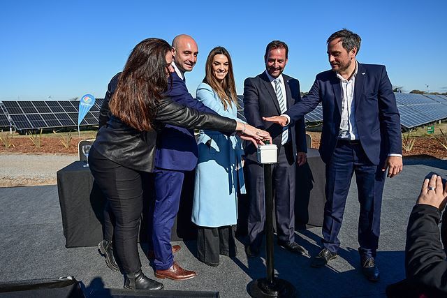 Escobar inauguró el primer parque solar de gestión municipal del país 