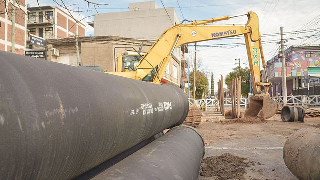 Agua, cloacas y pasos a nivel: avanzan las obras gestionadas por Escobar en todo el distrito