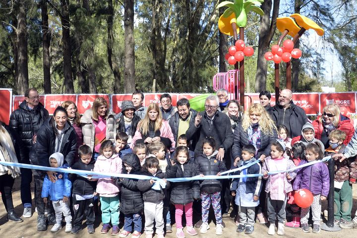 En el Delta de Tigre, Zamora inauguró los nuevos juegos del Jardín de Infantes N°928