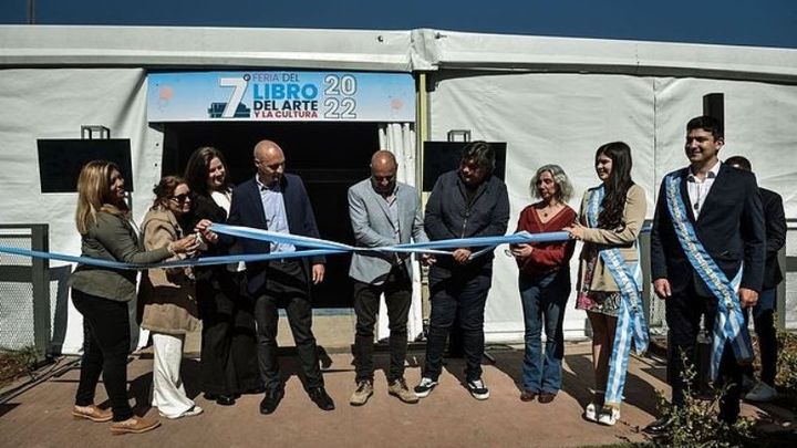 Con la participación de prestigiosas figuras de la literatura, el arte y la cultura, comenzó la 7ª Feria del Libro de Escobar