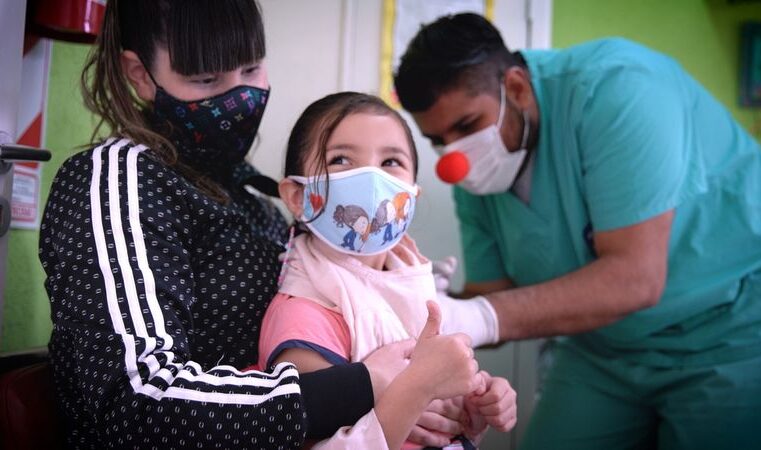 Continúa la campaña contra el sarampión y la polio en Tres de Febrero
