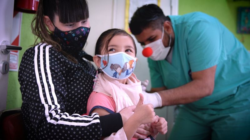 Continúa la campaña contra el sarampión y la polio en Tres de Febrero