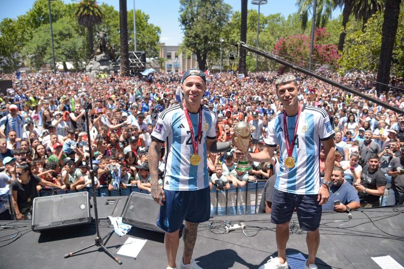 Más de 20 mil vecinos recibieron a los Campeones del Mundo, Enzo Fernández y Exequiel Palacios