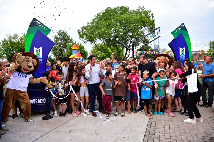 Se inauguró la Plaza José Hernández en Villa de Mayo