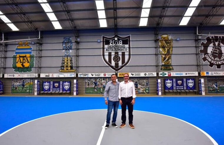 La UOM seccional Vicente López inauguró el estadio de futsal y lo bautizó “Luis Omar Vivona”