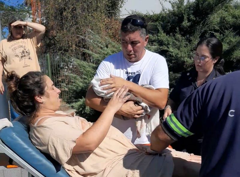 Personal de CEAMSE intervino en un parto en el Camino del Buen Ayre