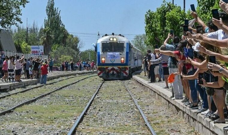 Desde abril se podrá viajar de Pilar a Mendoza en tren