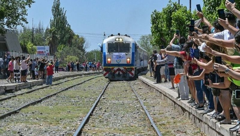 Desde abril se podrá viajar de Pilar a Mendoza en tren