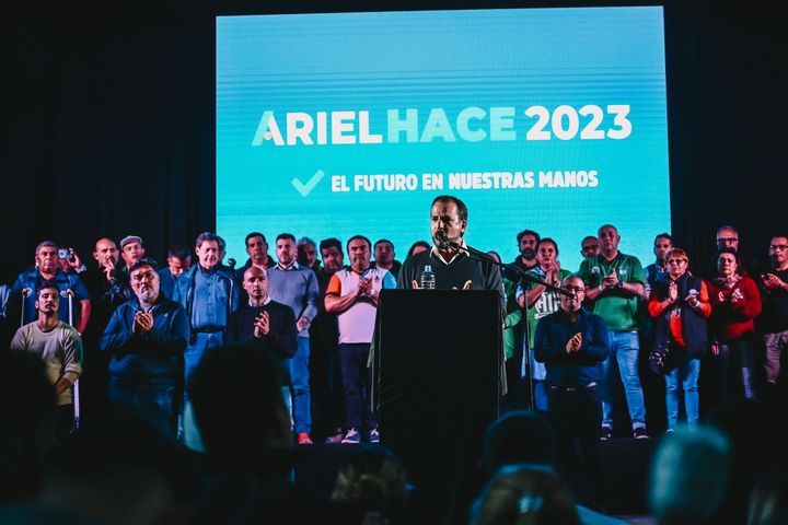 En un acto multitudinario, más de 40 organizaciones sindicales y políticas apoyaron la reelección de Sujarchuk