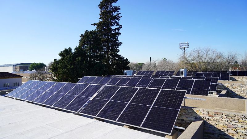 Vicente López ya instaló 350 paneles solares en delegaciones municipales