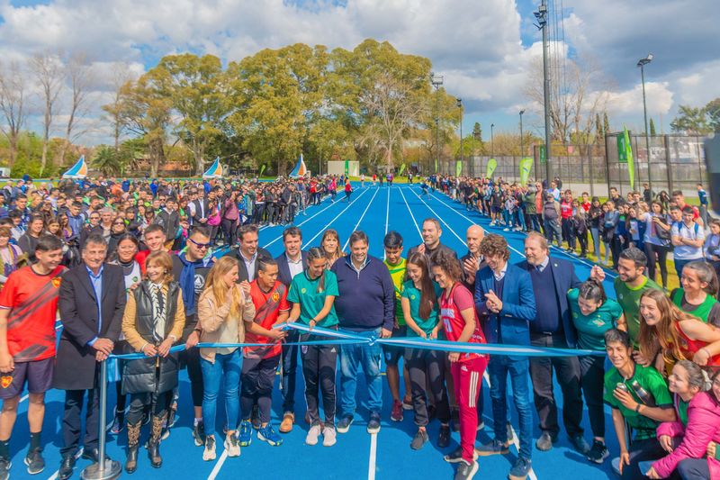Andreotti inauguró la nueva Pista de Atletismo junto a la Universidad de Luján