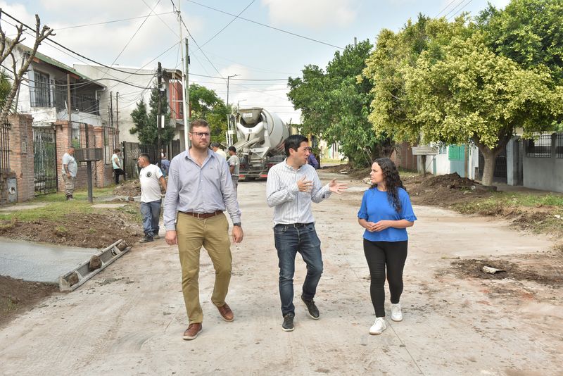 Nardini recorrió la obra de la calle Gutiérrez en la ciudad de Grand Bourg