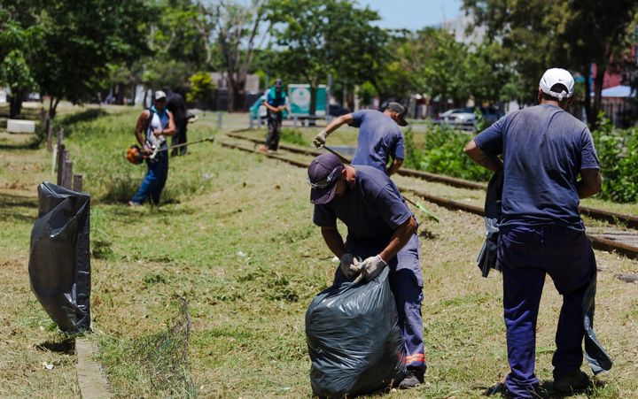 Hurlingham despliega todas sus cuadrillas para tareas de limpieza y fumigación