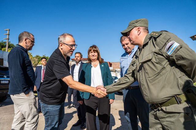 Valenzuela y Bullrich participaron de la llegada de más fuerzas federales en Fuerte Apache