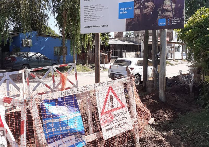 Escobar exigió a AySA que termine las obras paralizadas en el partido y la urgente reparación de calles