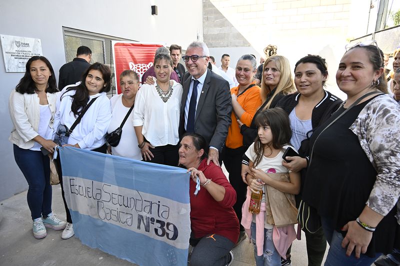Zamora inauguró la puesta en valor de la Escuela Secundaria N° 39 de Rincón de Milberg