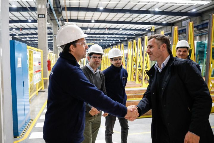 IndustrializAR sigue sumando industrias: Achával recorrió las instalaciones de Kalciyan