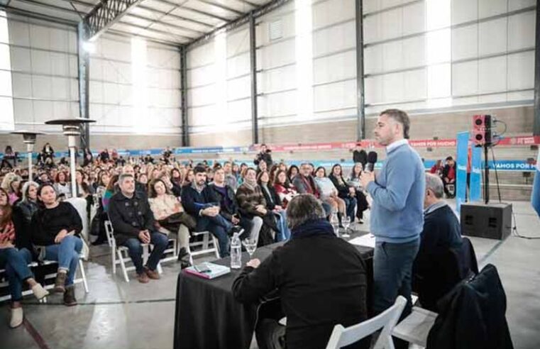 Achával: “Vamos a seguir trabajando de manera articulada para hacer que la educación saque adelante a Pilar”
