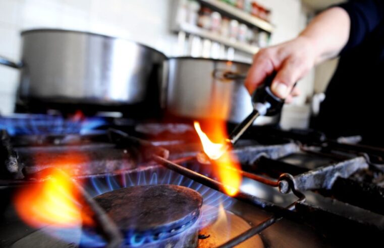 En el AMBA, un hogar pobre necesita desde julio el 13% de sus ingresos para pagar la luz y el gas