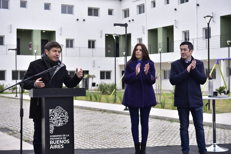 Kicillof y Nardini entregaron viviendas en Malvinas Argentinas