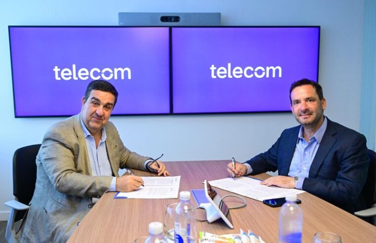 Firman convenio con Telecom para aumentar la cobertura y calidad de internet en 12 barrios de Escobar