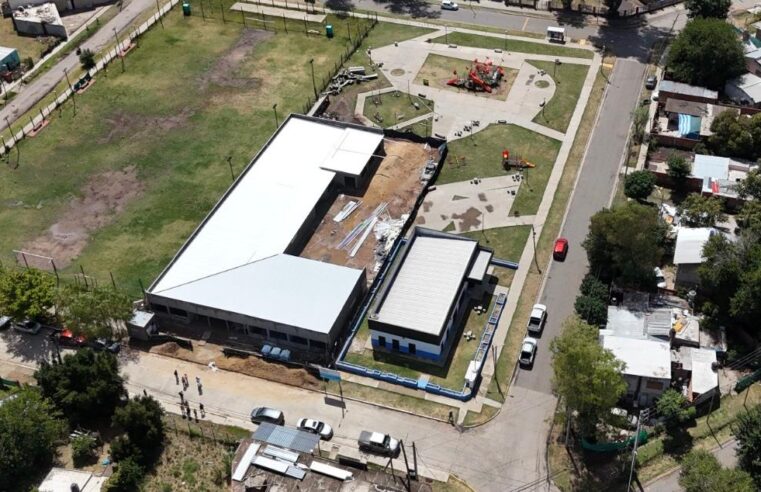 Achával recorrió el avance de obra de nuevas escuelas en Pilar