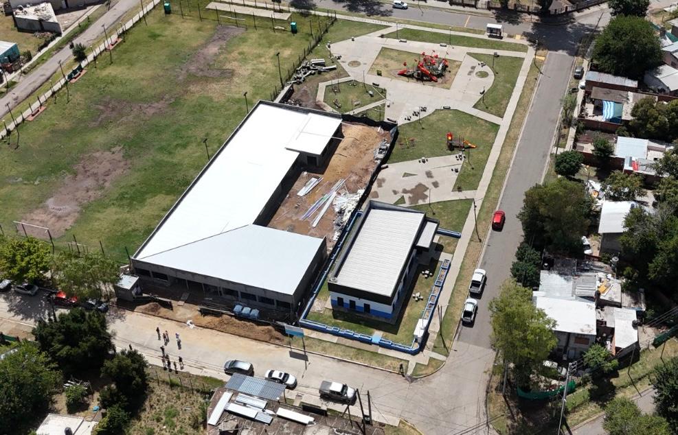 Achával recorrió el avance de obra de nuevas escuelas en Pilar