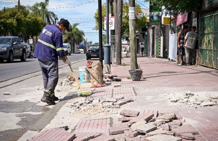 Continúa el plan de construcción de veredas en centros comerciales de Tigre