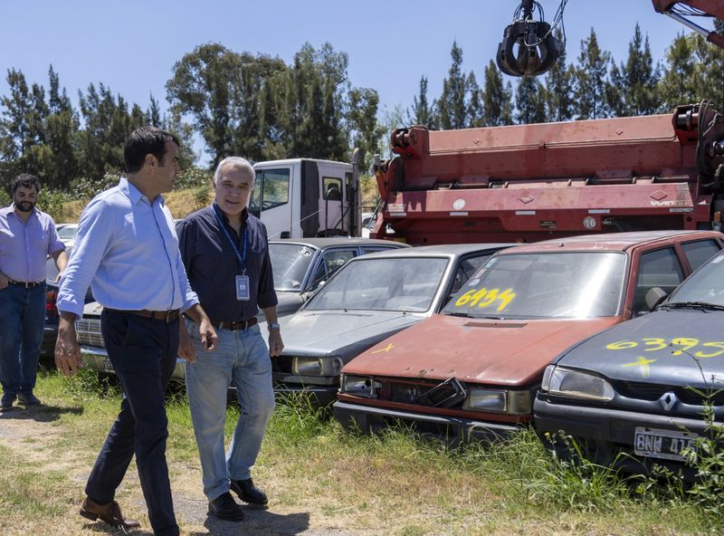 Bajo Boulogne: compactarán más de 1.300 autos abandonados, y lo recaudado irá a los bomberos voluntarios