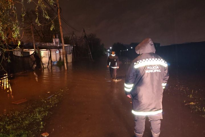 Escobar fondo especial de asistencia para los damnificados por el temporal y suspende actividades en mayo