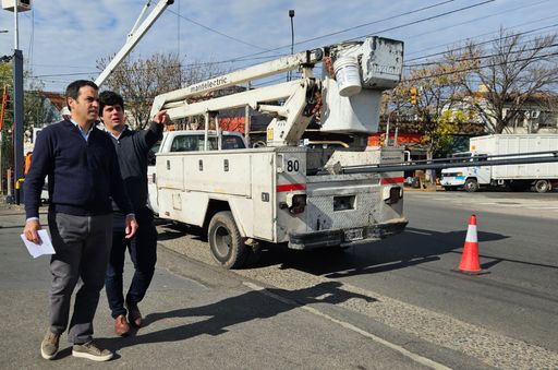 Lanús supervisó la instalación de cámaras de seguridad en puntos claves