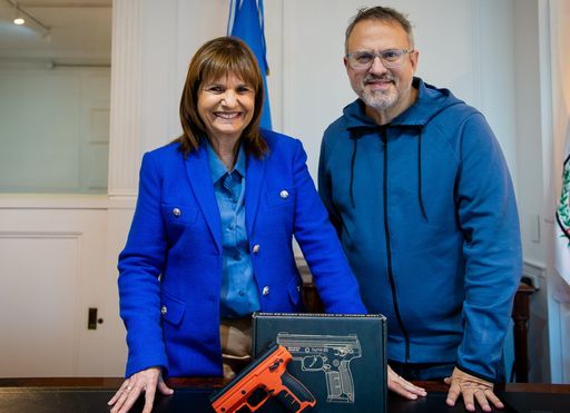 Valenzuela y Bullrich presentaron las armas no letales en Tres de Febrero