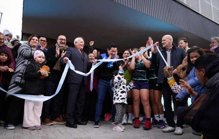 Nardini inauguró el primer polideportivo de Ing. Adolfo Sourdeaux