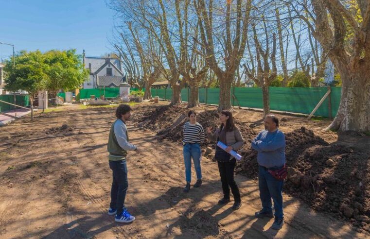 Andreotti recorrió la obra de una nueva plaza junto al Tren de la Costa 