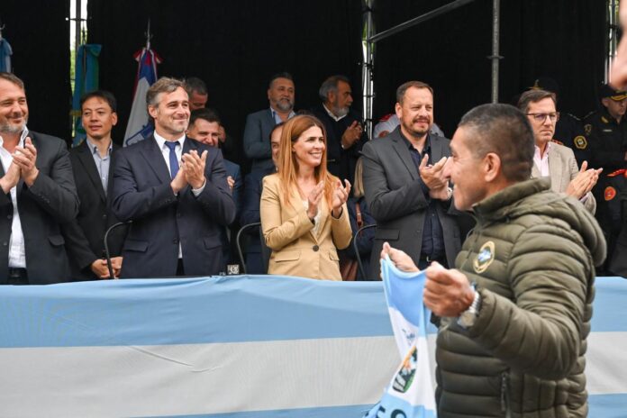 Achával encabezó el desfile de las Fiestas Patronales de Pilar