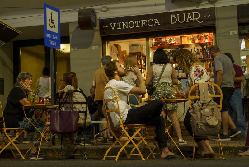 Más de 10 vinotecas de Vicente López se unen para celebrar una nueva Noche del Vino