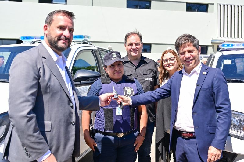 Sujarchuk y Kicillof recorrieron el Centro de Monitoreo ampliado y presentaron nuevos patrulleros